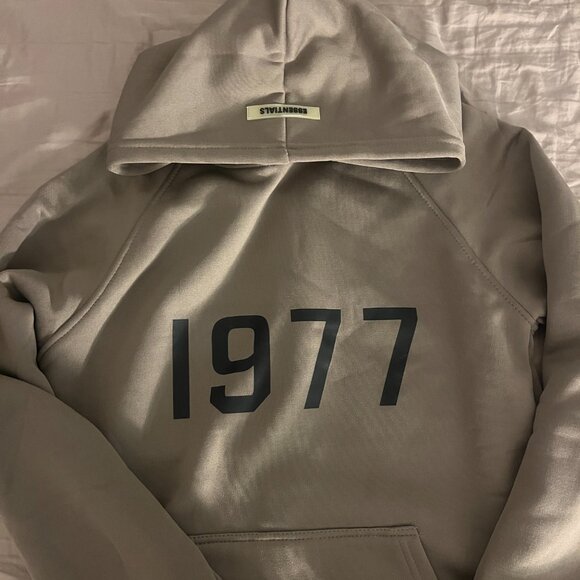 1977 Essentials - Picture 3 of 3